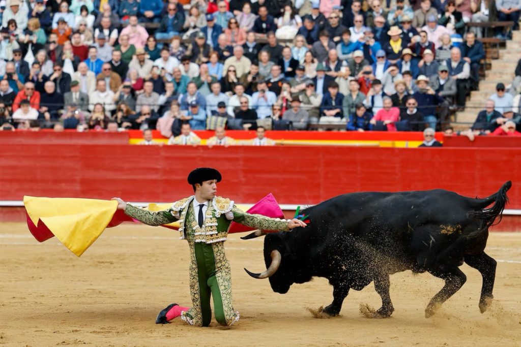 FERIA DE FALLAS: Borja Jiménez y Tomás Rufo, mano a mano de guante blanco.