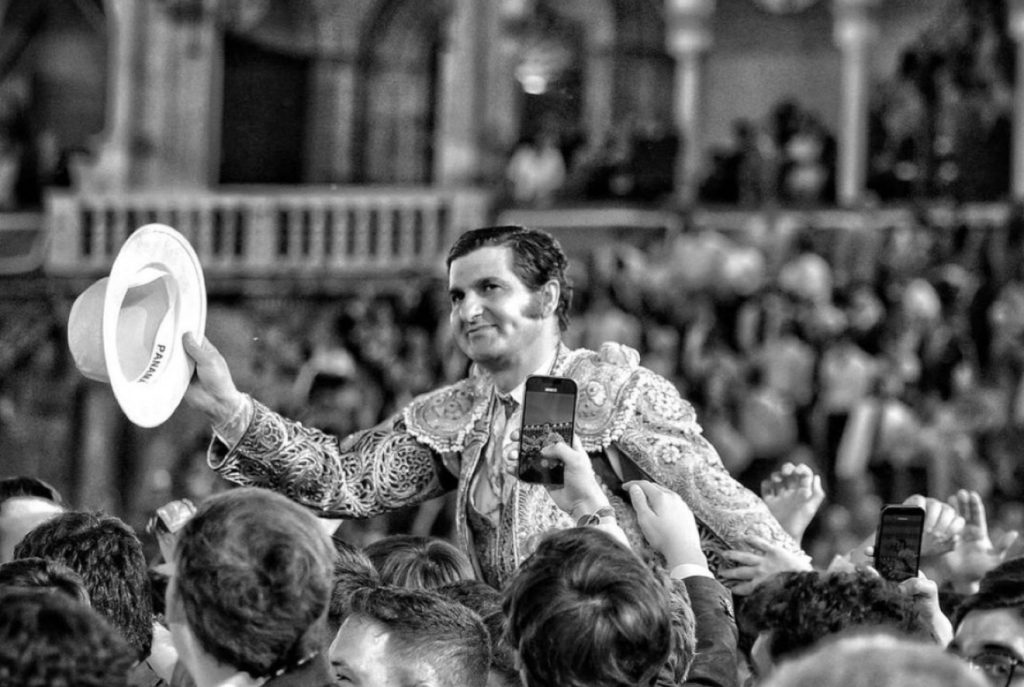 Delirio en Sevilla: Morante es abracadabrante.