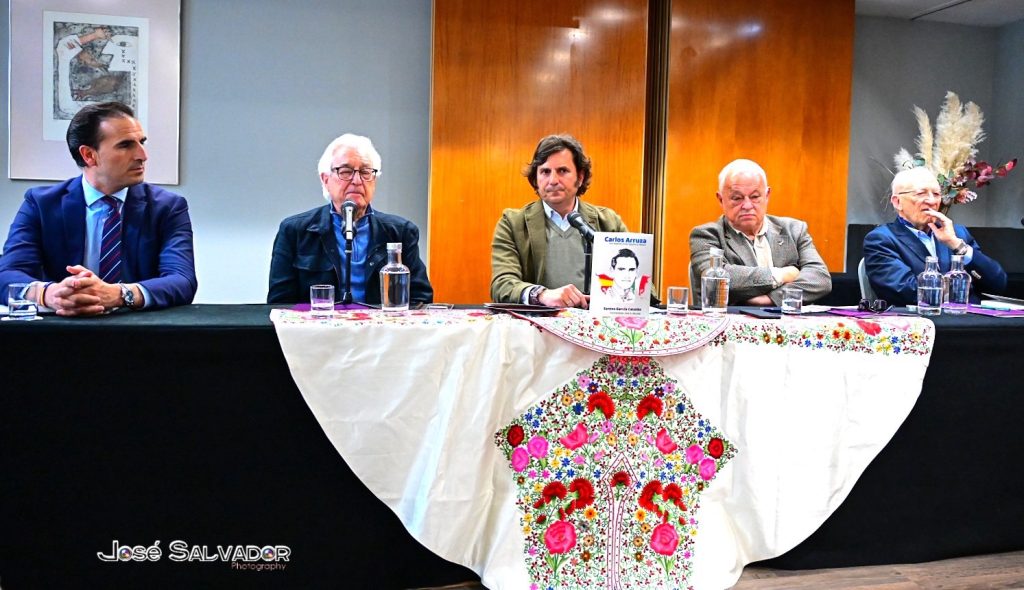 Presentan libro sobre el diestro mexicano Carlos Arruza en la Semana Cultural Taurina de Valladolid.