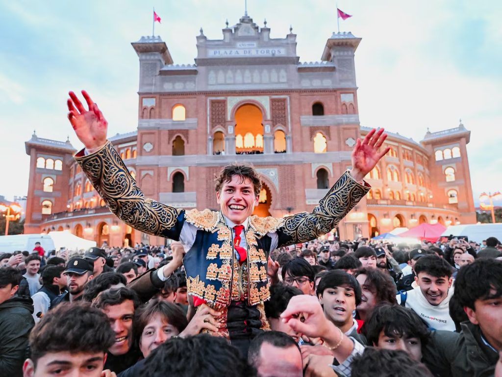 Feria de San Isidro: Puerta Grande para Álvaro Serrano y la casta brava de los novillos de Montealto.
