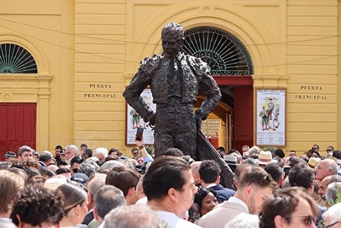 Morante inaugura en Jerez el monumento a Rafael de Paula: “Para mí ha sido un padre espiritual”