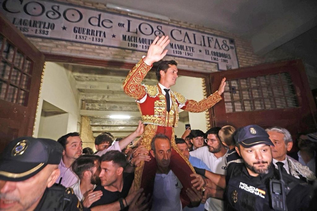 Córdoba: Daniel Luque sale a hombros por la Puerta de Los Califas.
