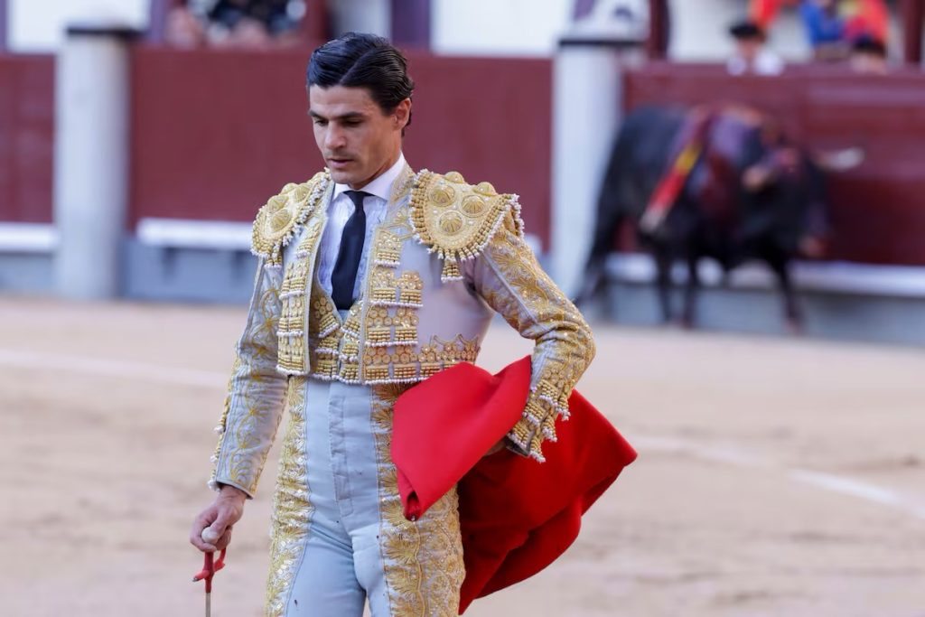 Feria de San Isidro: Las figuras no justifican el sueldo en una corrida petardo.