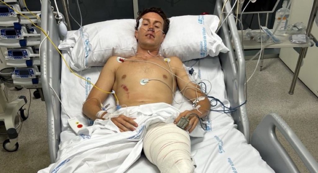 Tomás Angulo pasa la noche estable tras sufrir una cornada muy grave, mientras los médicos valoran una posible complicación en la arteria femoral.