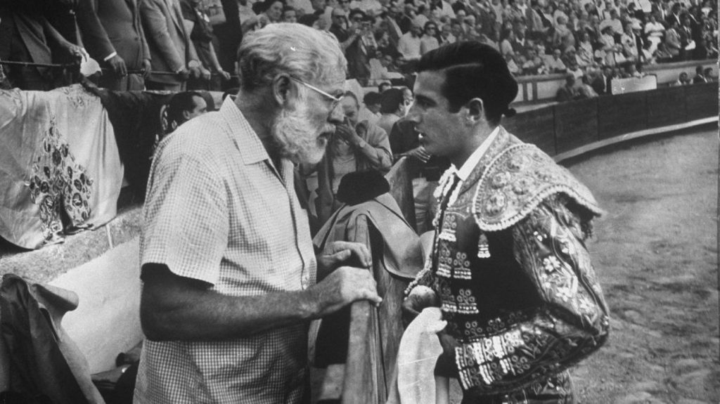 Ernest Hemingway: “Nadie vive su vida hasta apurarla, excepto los toreros”