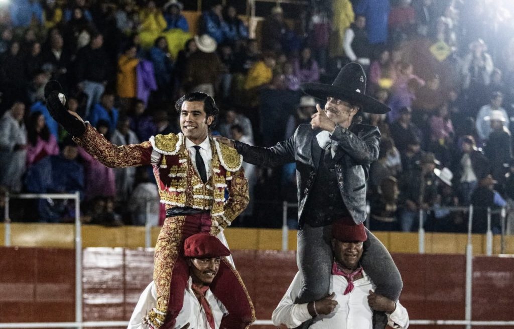 San Pedro Xalostoc desafía la tormenta y mantiene viva su tradición taurina.