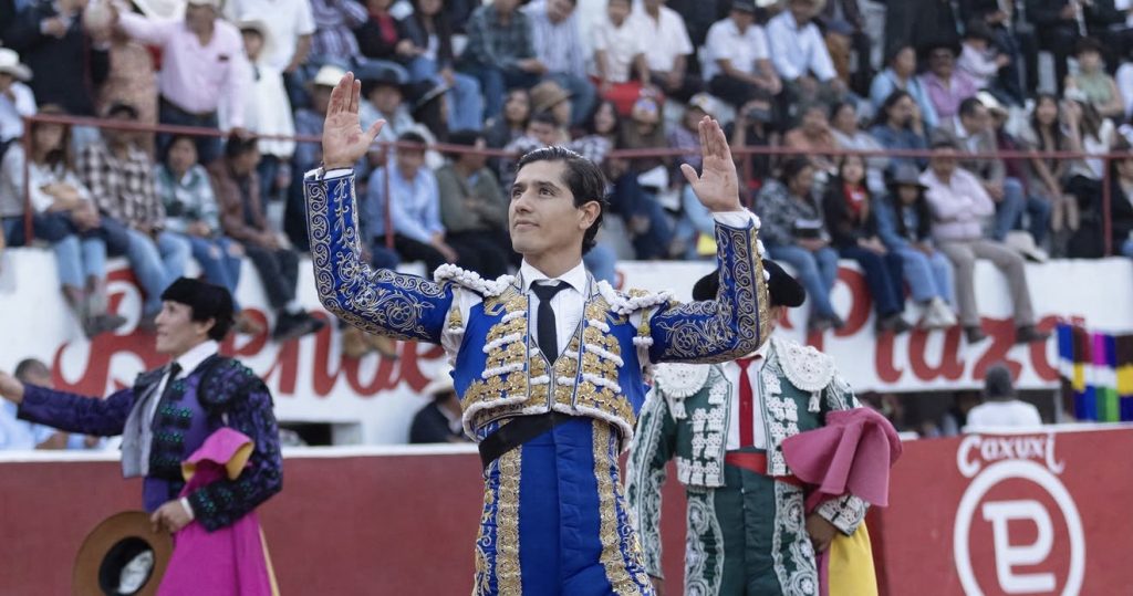 Luis David Adame firma la primera gran tarde de la Feria del Carmen 2026.