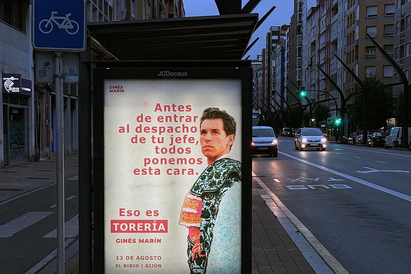 La tauromaquia se reinventa ante sus enemigos: De los carteles publicitarios al éxito del ‘prime time’ en la televisión.