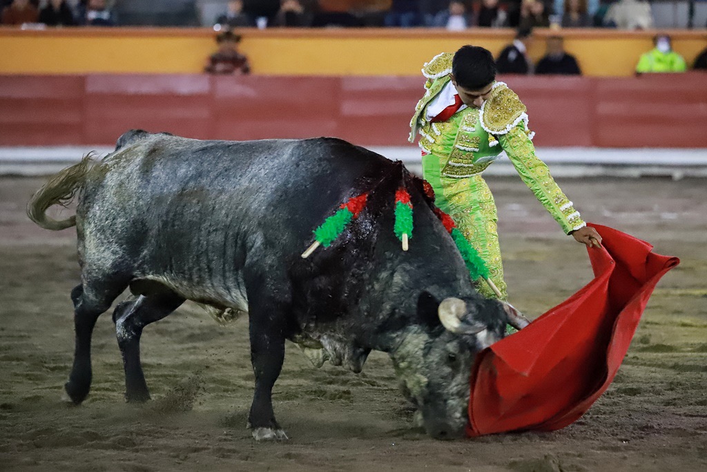 Jesús Sosa corta dos orejas en el 60 aniversario de De Haro en Apizaco.