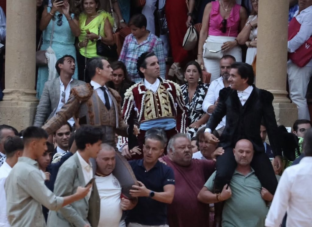 Juan Ortega homenajea a Ordóñez y Ronda se ilumina con su Goyesca.